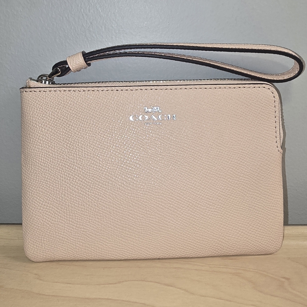 COACH F58032 Pale Peach Corner Zip Wristlet Crossgrain Leather **STAIN ON LINING